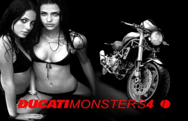 Những cô nàng người mẫu mặc bikini nóng bỏng vô tư tạo dáng bên những chiếc Ducati khiến trái tim bao chàng trai phải xao xuyến.